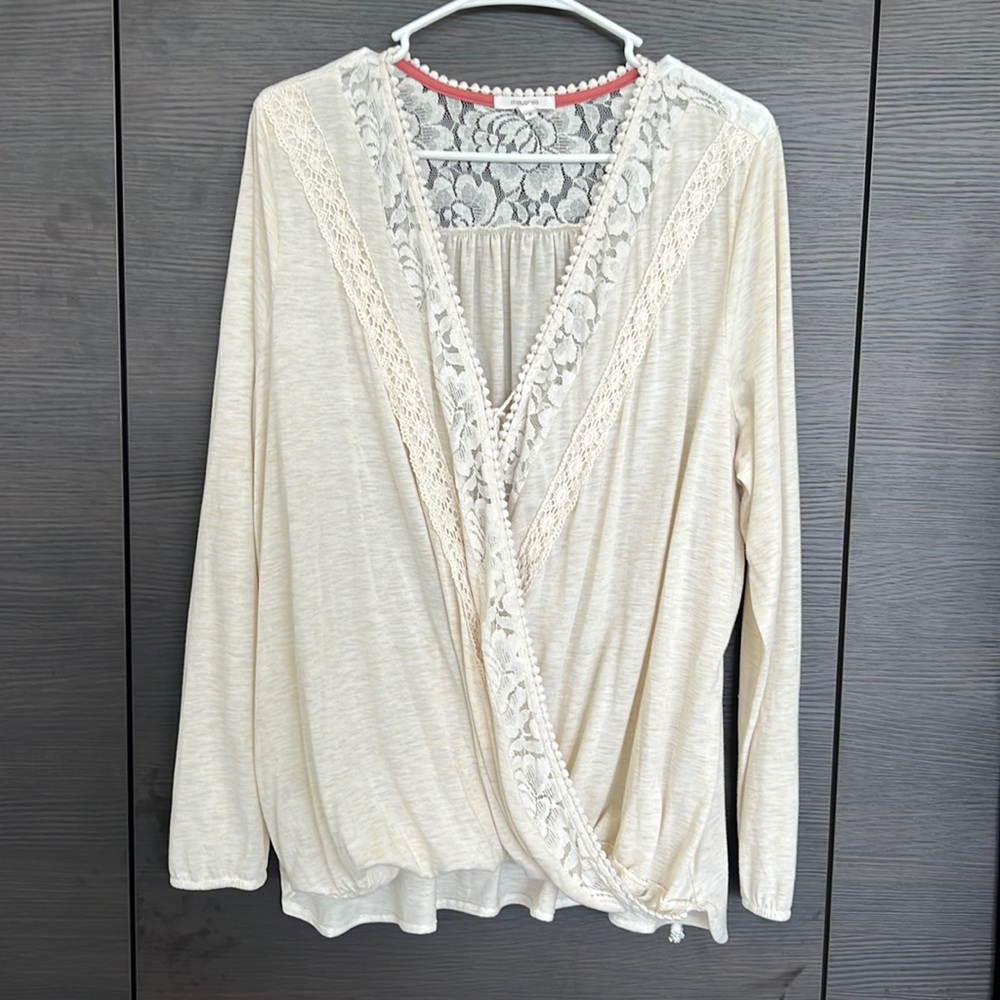 Maurice’s blouse with lace details